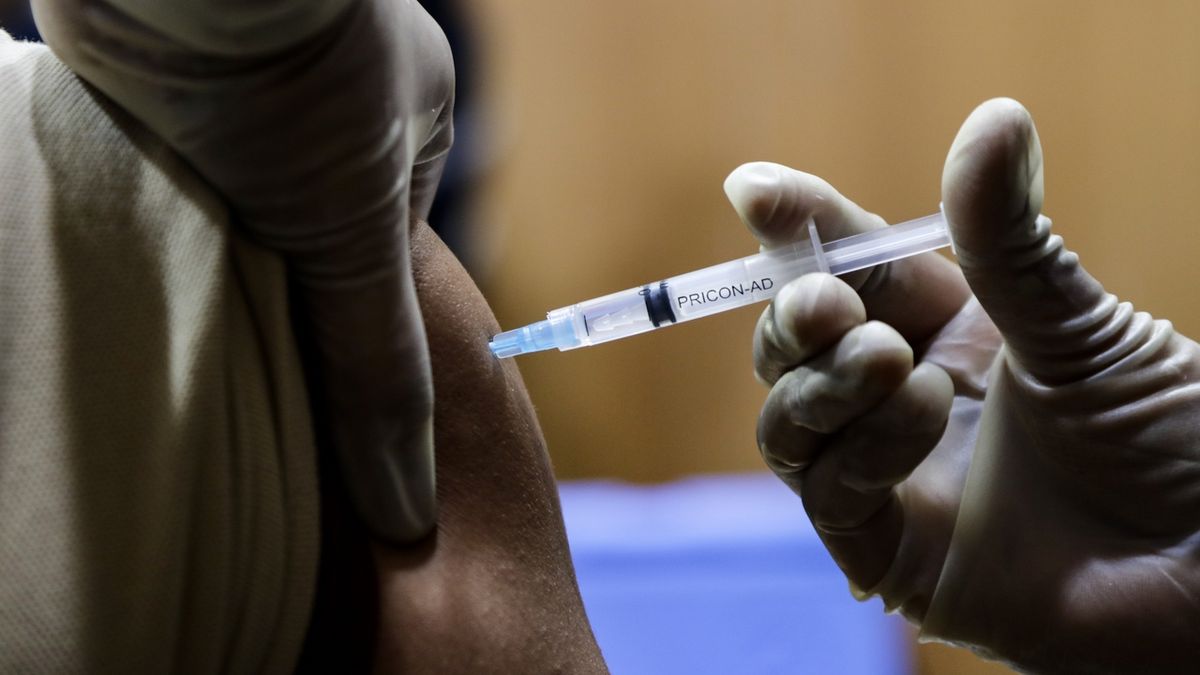 Mladí 16+ začali plnit očkovací centra